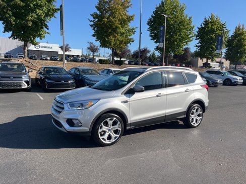 Used 2019 Ford Escape Titanium image 3