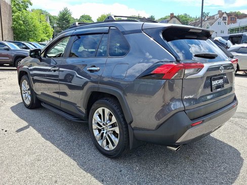 Used 2021 Toyota RAV4 Limited image 4