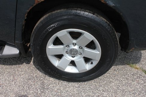 Used 2004 Nissan Armada LE w/ (SR2) Sunroof Pkg (LE) image 54