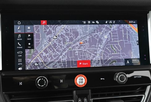 Certified 2025 Porsche Macan image 13