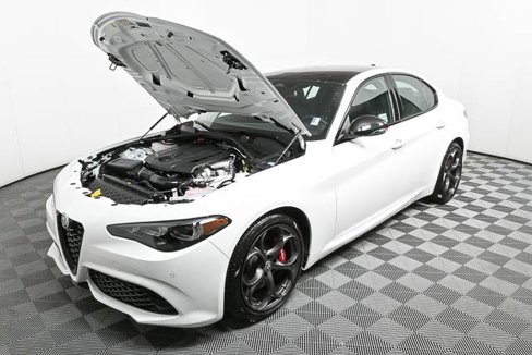 New 2025 Alfa Romeo Giulia w/ Driving Assist Package image 32