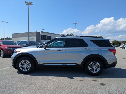 Used 2022 Ford Explorer XLT w/ Equipment Group 202A image 8