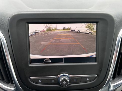 Used 2022 Chevrolet Equinox LS image 9