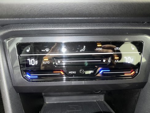 Used 2022 Volkswagen Tiguan SE R-Line image 17