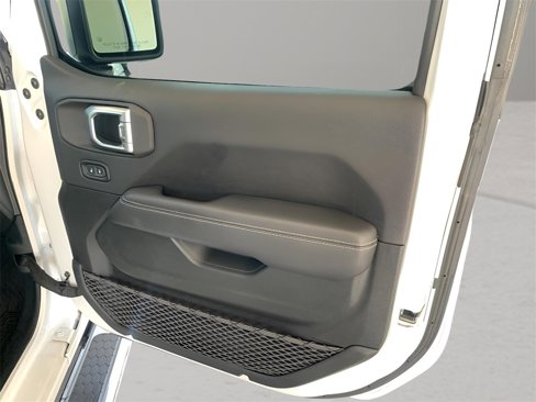 Used 2020 Jeep Wrangler Unlimited Sahara image 25