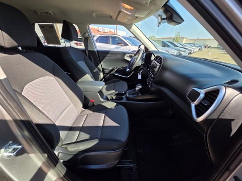 Used 2022 Kia Soul LX w/ Technology Package image 10