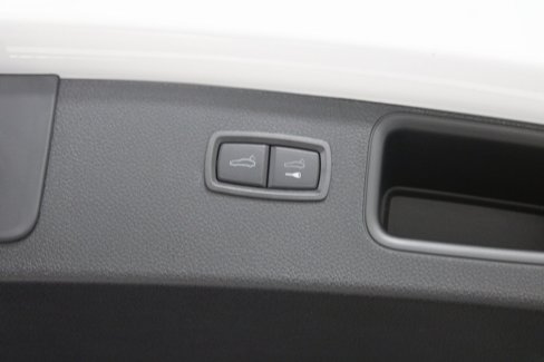 Certified 2024 Porsche Macan image 18