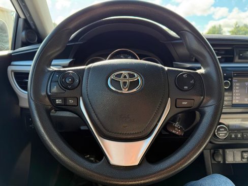 Used 2016 Toyota Corolla LE image 9