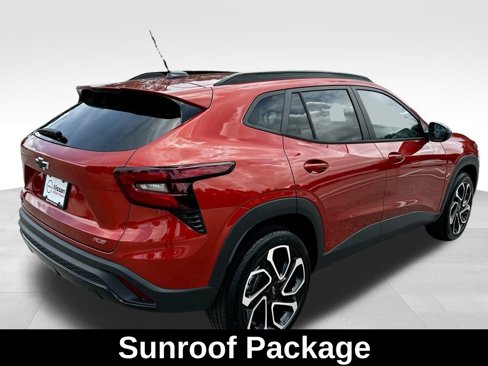 Used 2024 Chevrolet Trax RS w/ Sunroof Package image 7