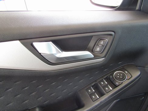 Used 2020 Ford Escape SE image 19