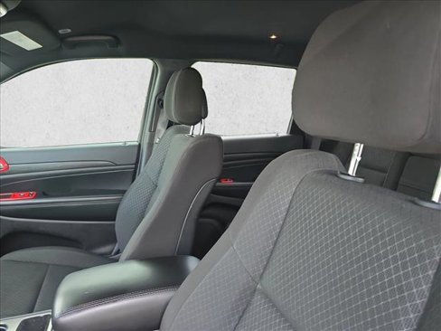 Used 2021 Jeep Grand Cherokee Laredo image 17