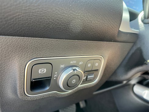 Certified 2024 Mercedes-Benz GLB 250 w/ Driver Assistance Package image 37
