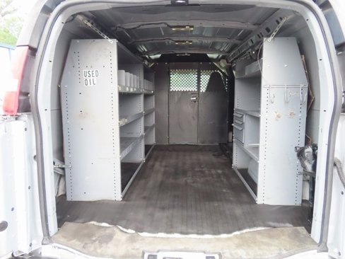 Used 2017 Chevrolet Express 2500 image 23