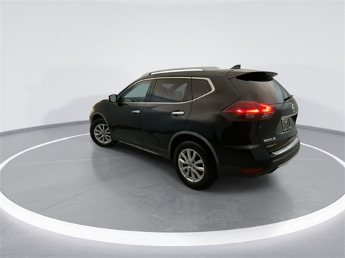 Used 2018 Nissan Rogue SV image 2