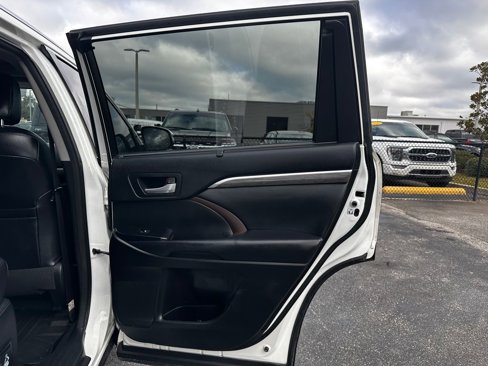 Used 2017 Toyota Highlander Limited Platinum image 36