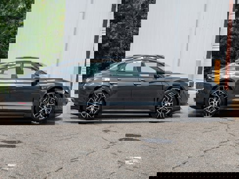Certified 2022 Porsche Taycan image 10