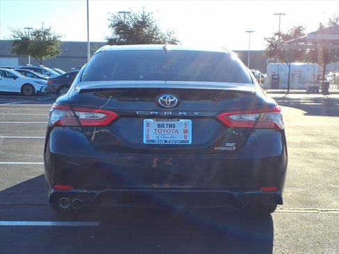 Certified 2019 Toyota Camry SE image 9