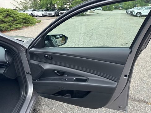 Certified 2025 Hyundai Elantra Sport image 36