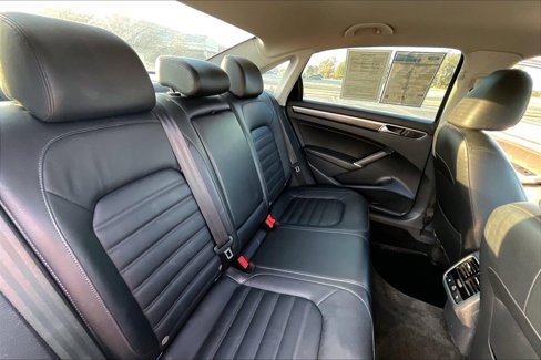 Used 2017 Volkswagen Passat 1.8T SEL Premium image 19