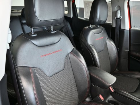 Used 2021 Jeep Compass Trailhawk image 31