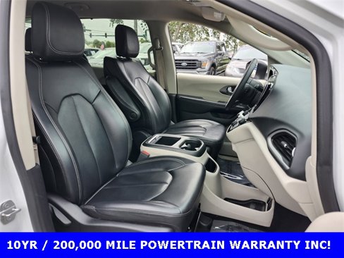 Used 2023 Chrysler Pacifica Touring-L image 13