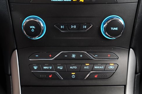 Used 2020 Ford Edge SEL image 27
