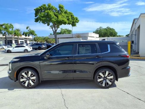 New 2025 Mitsubishi Outlander SE image 2