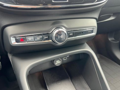 Used 2023 Volvo C40 P8 Recharge Ultimate image 26