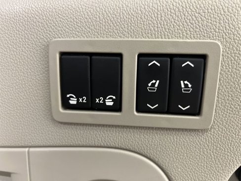 Used 2018 Cadillac Escalade ESV Premium Luxury image 19