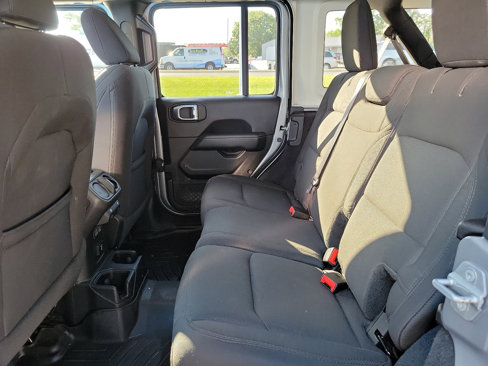 Used 2019 Jeep Wrangler Unlimited Sahara image 10