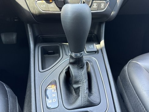 Used 2021 Jeep Cherokee Latitude Plus image 18