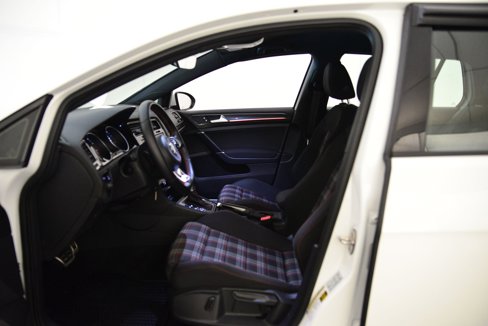 Used 2019 Volkswagen Golf S image 4