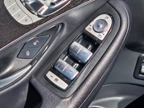 Used 2021 Mercedes-Benz GLC 300 4MATIC image 21