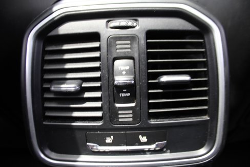 Certified 2018 Porsche Macan image 36