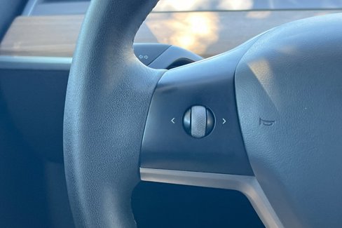 Used 2021 Tesla Model Y Performance image 30