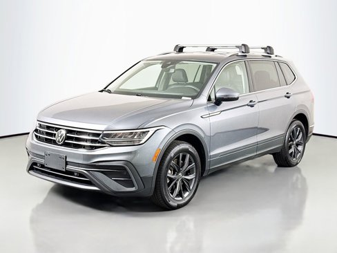 Used 2022 Volkswagen Tiguan SE image 3