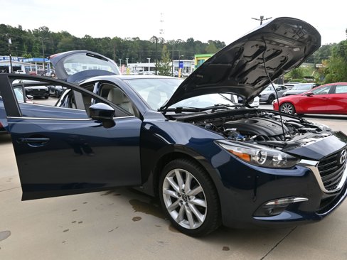 Used 2017 MAZDA MAZDA3 Grand Touring image 12