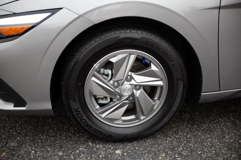 Used 2025 Hyundai Elantra SE image 9