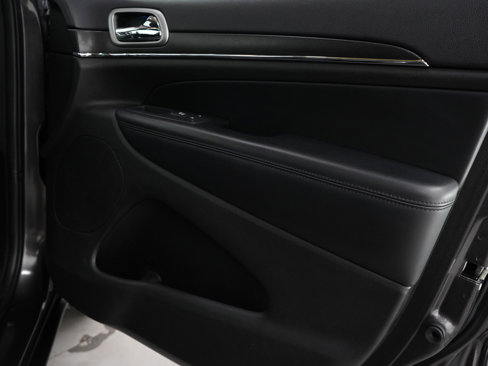Used 2018 Jeep Grand Cherokee Limited w/ Luxury Group II image 9
