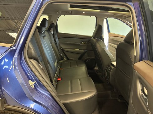 Used 2022 Nissan Rogue SV w/ SV Premium Package image 38