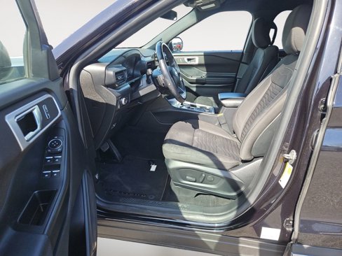 Used 2020 Ford Explorer XLT w/ Comfort Package image 11