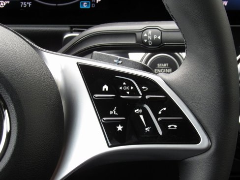 New 2025 Mercedes-Benz GLB 250 4MATIC image 27