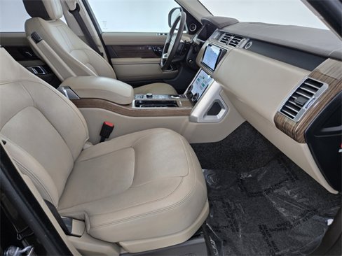 Used 2018 Land Rover Range Rover HSE image 18