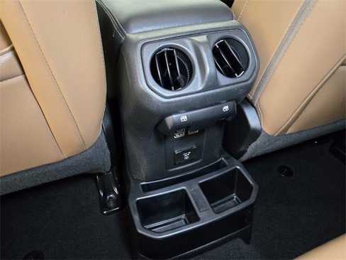 Used 2022 Jeep Wrangler Unlimited Sahara w/ Cold Weather Group image 13