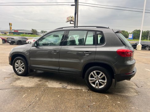 Used 2016 Volkswagen Tiguan S image 9