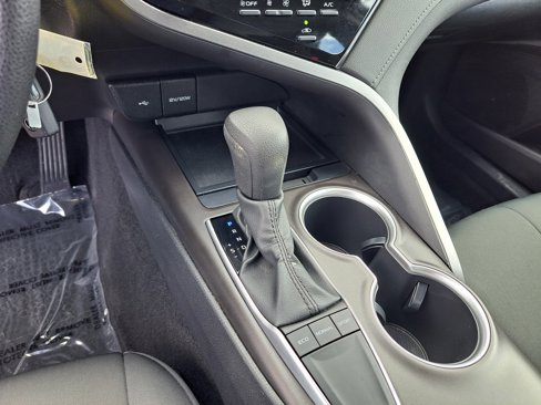 Used 2022 Toyota Camry LE image 14