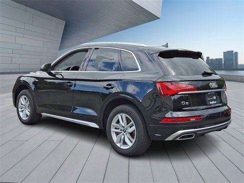 Certified 2023 Audi Q5 2.0T Premium w/ Convenience Package image 4