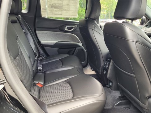 New 2025 Jeep Compass Latitude image 15