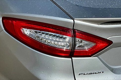 Used 2015 Ford Fusion SE image 26