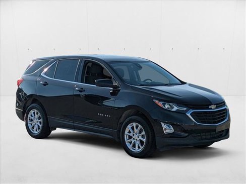 Used 2020 Chevrolet Equinox LT w/ Driver Convenience Package image 3